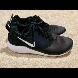 Gorgeous and comfy black nike running shoes